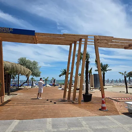 Rasarit La Mare Sea View アパート コンスタンツァ